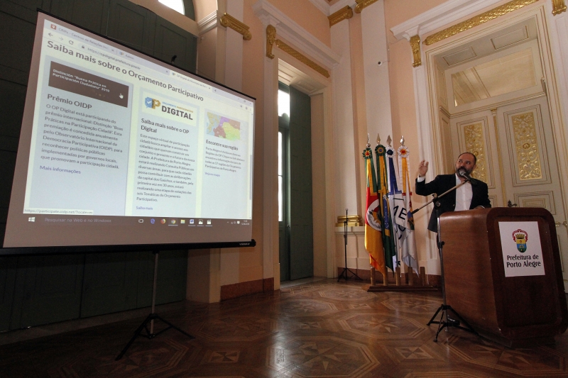 Lançamento da plataforma digital ocorreu em solenidade no Salão Nobre da prefeitura