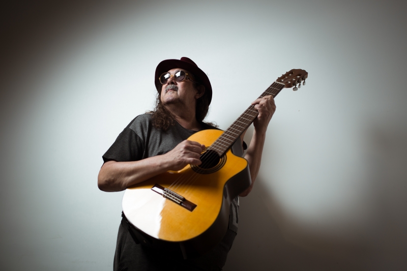 Moraes Moreira fez parte do grupo Novos Baianos de 1969 e 1975, lançando depois em carreira solo