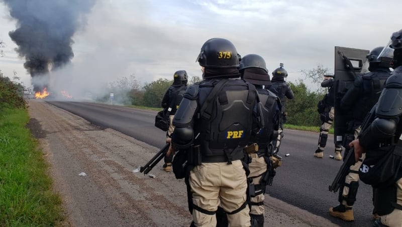 Choque da PRF desobstruiu trecho da BR-290, em Eldorado do Sul