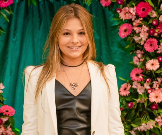 Isabela Fernandes Bertelli no coquetel para as Debutantes da Casa NTX na DVIE Joalheria 