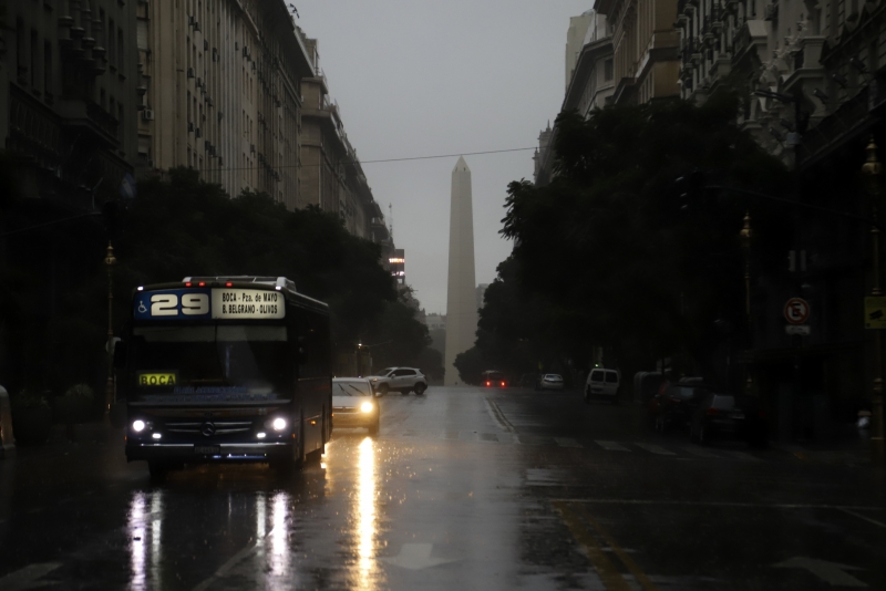 Buenos Aires ficou às escuras na manhã deste domingo devido ao blecaute na conexão com o Uruguai