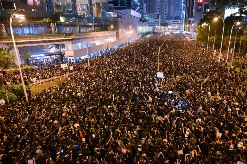Multidão tomou as ruas para protestar contra as políticas do governo
