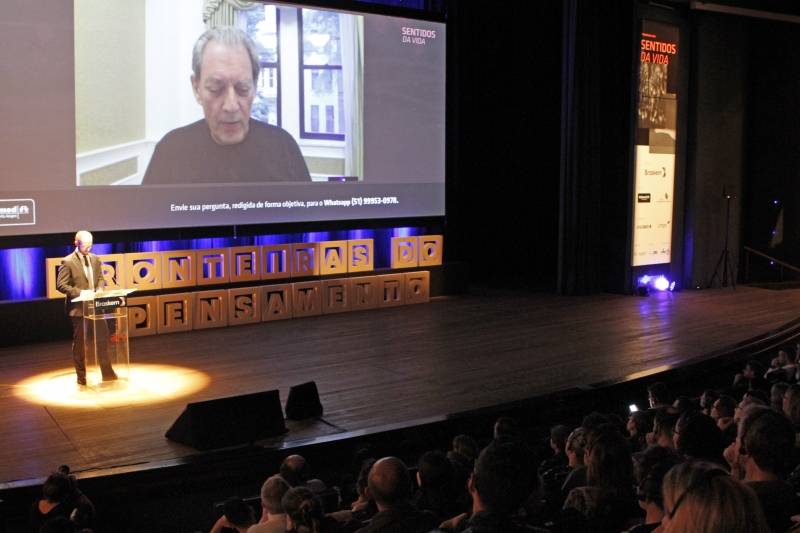 Por problemas de saúde, Auster teve de realizar a palestra por vídeo-conferência