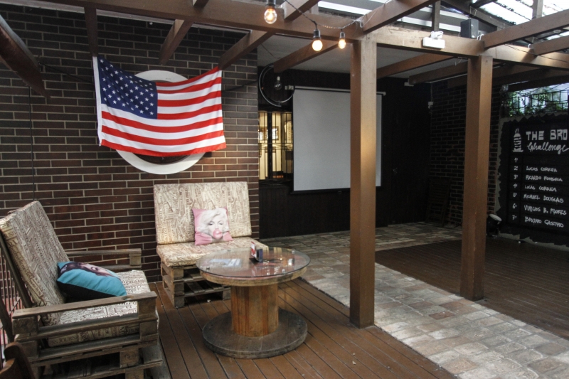 The Bronx Burger, de Canoas, conta com &aacute;rea externa pet friendly Foto: MARIANA CARLESSO/JC