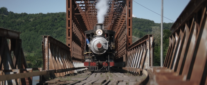 {'nm_midia_inter_thumb1':'https://www.jornaldocomercio.com/_midias/jpg/2019/06/18/206x137/1_pan_documentario_depois_do_fim_credito_lanca_filmes_dvg-8758221.jpg', 'id_midia_tipo':'2', 'id_tetag_galer':'', 'id_midia':'5d096f45445d3', 'cd_midia':8758221, 'ds_midia_link': 'https://www.jornaldocomercio.com/_midias/jpg/2019/06/18/pan_documentario_depois_do_fim_credito_lanca_filmes_dvg-8758221.jpg', 'ds_midia': 'Equipe ga&uacute;cha visitou maiores estruturas ferrovi&aacute;rias da Am&eacute;rica Latina, como viadutos e pontes met&aacute;licas. Foto: Lan&ccedil;a Filmes/Divulga&ccedil;&atilde;o/JC', 'ds_midia_credi': 'LAN&Ccedil;A FILMES/DIVULGA&Ccedil;&Atilde;O/JC', 'ds_midia_titlo': 'Equipe ga&uacute;cha visitou maiores estruturas ferrovi&aacute;rias da Am&eacute;rica Latina, como viadutos e pontes met&aacute;licas. Foto: Lan&ccedil;a Filmes/Divulga&ccedil;&atilde;o/JC', 'cd_tetag': '1', 'cd_midia_w': '800', 'cd_midia_h': '330', 'align': 'Left'}