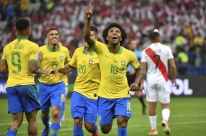 Brasil se imp�e como anfitri�o da Copa Am�rica, goleia o Peru e avan�a �s quartas