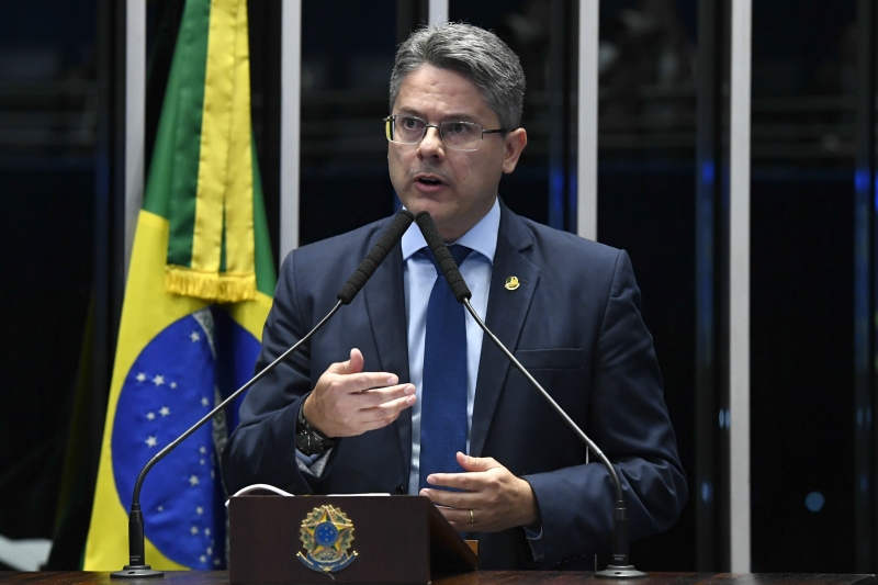 Na noite desta sexta-feira (19) Vieira disse que fará um relatório contra a PEC da Blindagem