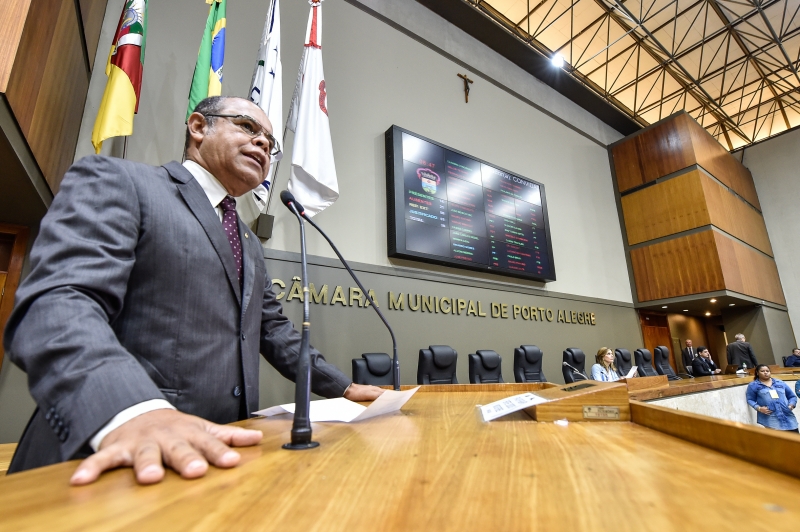 Na tribuna do Legislativo, Alberto Terres cobra reposição 