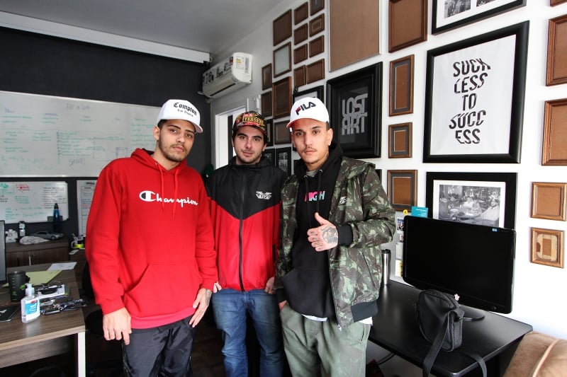 Entrevista com os criadores da Olimpo, maior produtora de RAP do Rio Grande do sul.
Na foto: e/d: Keni Martins, Julio Romani e Guilherme Camerini Foto: MARCO QUINTANA/JC