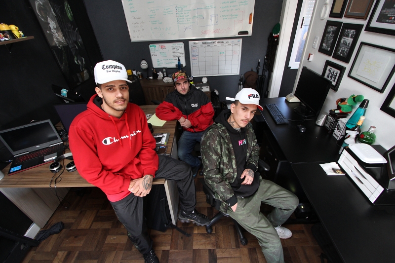 Entrevista com os criadores da Olimpo, maior produtora de RAP do Rio Grande do sul.
Na foto: e/d: Keni Martins, Julio Romani e Guilherme Camerini Foto: MARCO QUINTANA/JC