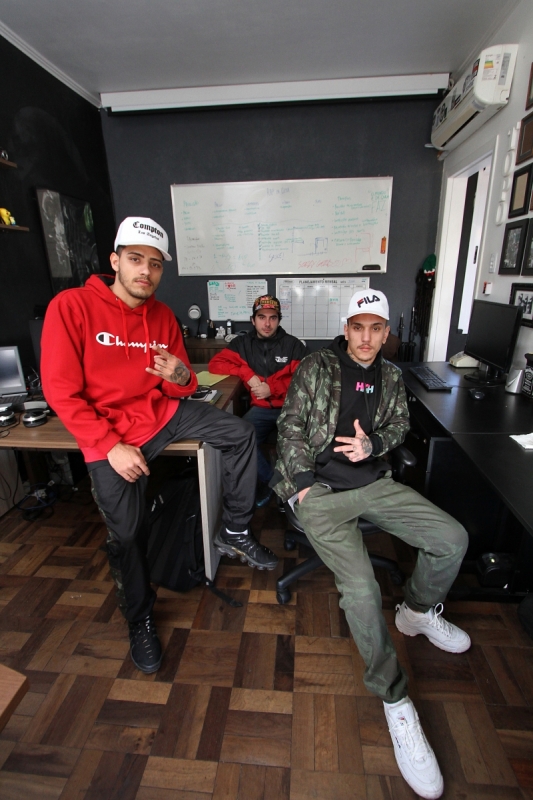 Entrevista com os criadores da Olimpo, maior produtora de RAP do Rio Grande do sul.
Na foto: e/d: Keni Martins, Julio Romani e Guilherme Camerini Foto: MARCO QUINTANA/JC