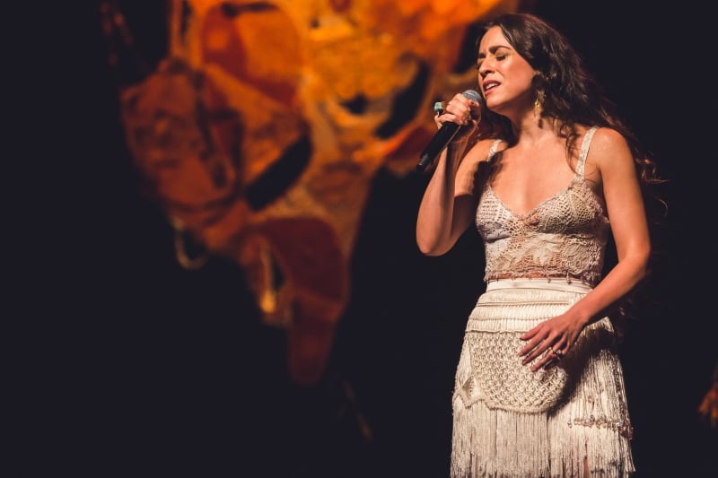 Cantora Roberta Sá apresenta quinto disco da carreira na Capital