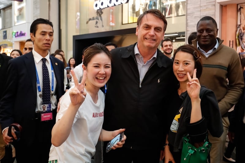 Bolsonaro, que está em Osaka para o G-20, passeou pelas ruas e fez fotos com japoneses