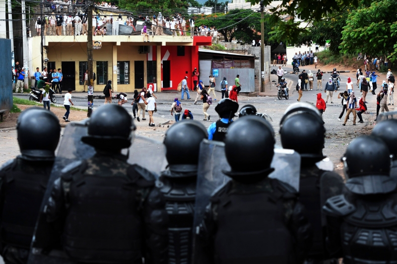 Presidente Juan Hernández reagiu com forte repressão policial