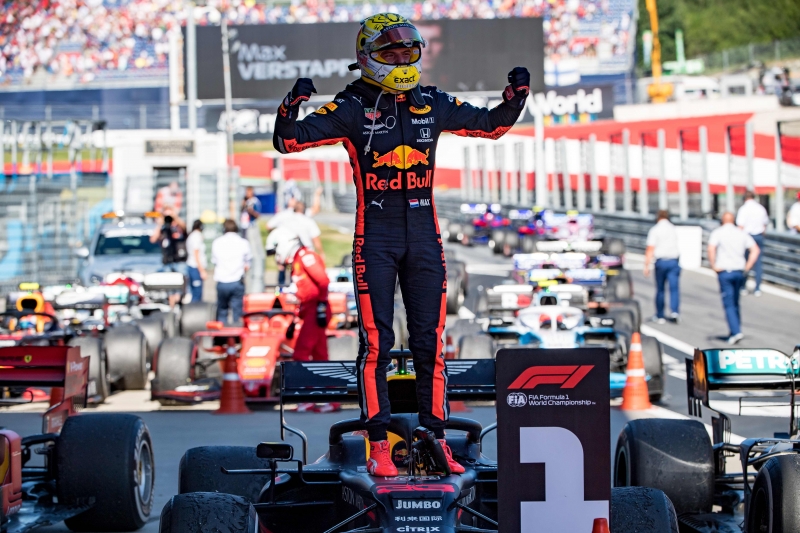 Após largar mal, piloto da Red Bull se recuperou de forma espetacular nas últimas voltas 