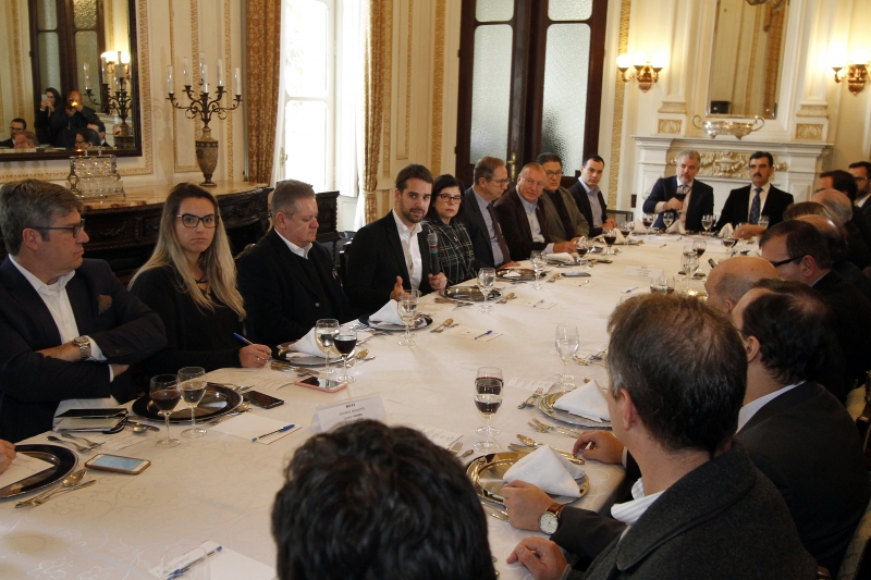 Governador analisou proposta de privatização de CEEE, Sulgás e CRM em almoço com jornalistas