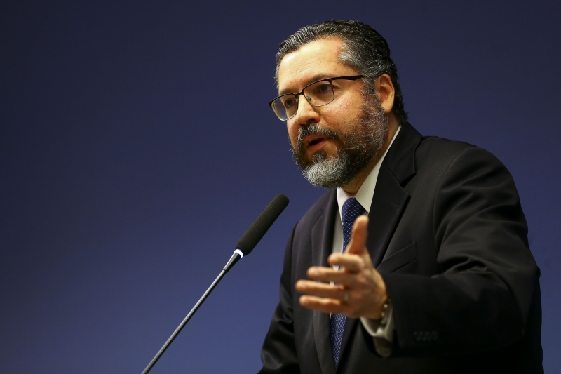 Ministro das Relações Exteriores, Ernesto Araújo, reafirmou a confiança no filho do presidente