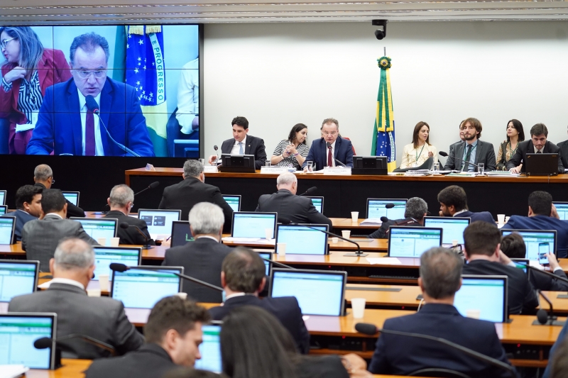 Relator Samuel Moreira (PSDB-SP) manteve a proposta de elevar de 15% para 20% a alíquota da CSLL