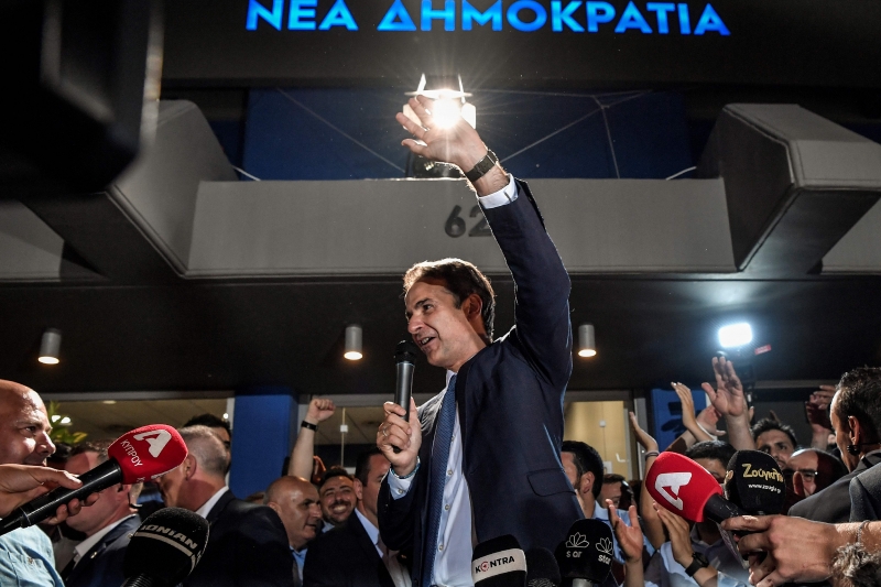 Mitsotakis deve ser empossado como primeiro-ministro amanhã

