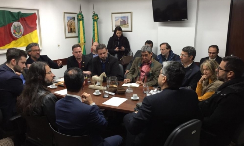 Representantes da Sefaz, Receita e parlamentares se reuniram ontem