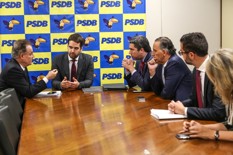 Eduardo Leite encontrou-se com o relator Samuel Moreira (PSDB-SP)