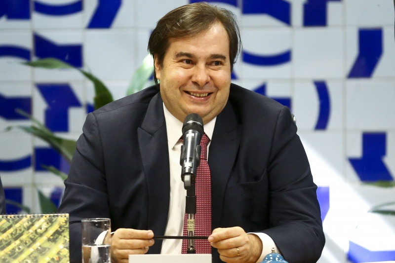 Rodrigo Maia cobrou maior engajamento do governo no tema