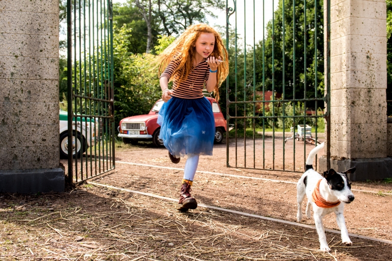 Lilli deve usar dom de falar com os animais para resgatar um bebê elefante