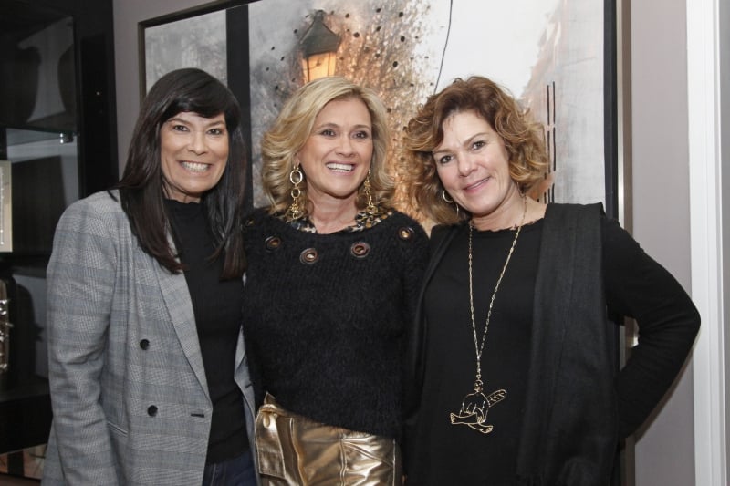 Leather Day - legenda 1: A anfitriã Arlete Bernardon entre Bettina Becker e Dú Feijó