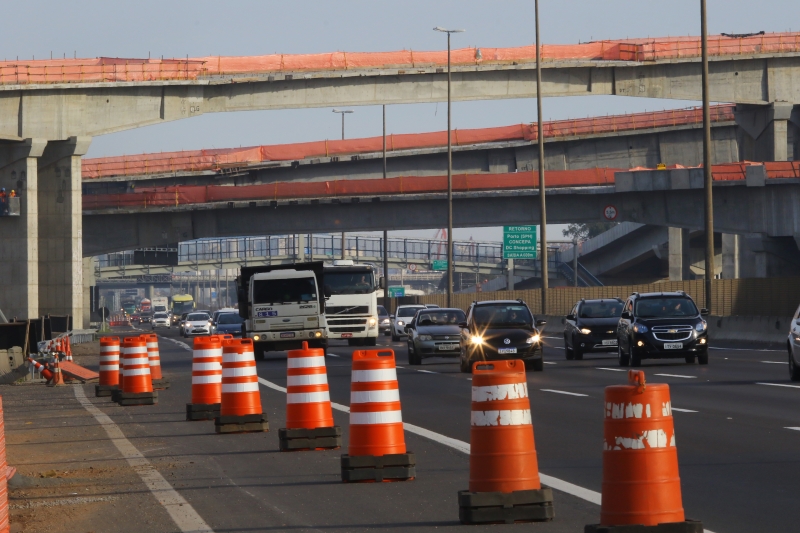 Pista lateral da BR-290 será bloqueada no sentido Capital-Interior para obra da nova ponte