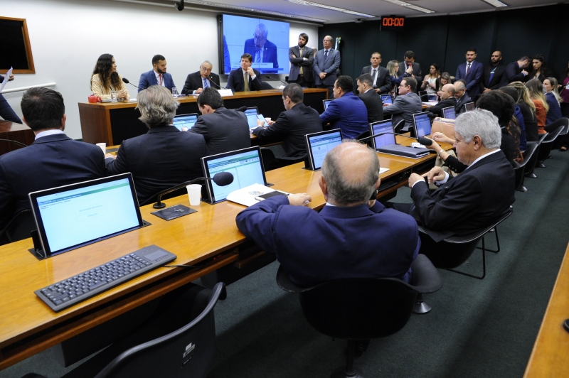 Texto será analisado por um grupo composto por 43 parlamentares 