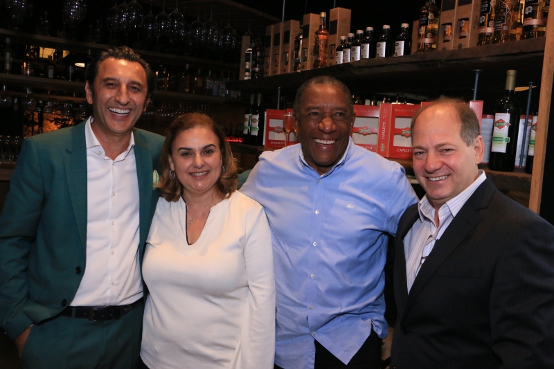 Paulo Geremia, Marlene e Geraldo Rufino e Jandir Dalberto na inauguração do segundo restaurante da rede Galeto Di Paolo em São Paulo