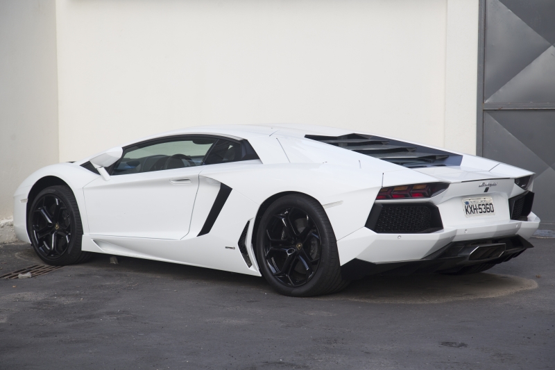 Lamborghini Aventador foi arrematada por R$ 1,409 milhão