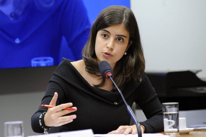 "Ofensas, ataques à honra e outras tentativas de ferir a imagem tomam lugar do diálogo", critica deputada