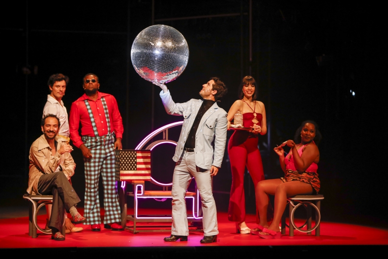Espetáculo traz os tempos da discoteca para o Teatro do Sesi