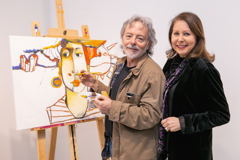 Victor Hugo Porto e Regina Galbinski Teitelbaum na abertura da exposição coletiva In Process 