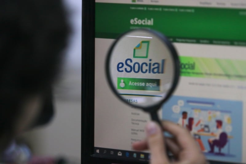 Adotado para empregadores domésticos em 2015, eSocial está se expandindo para todas as empresas