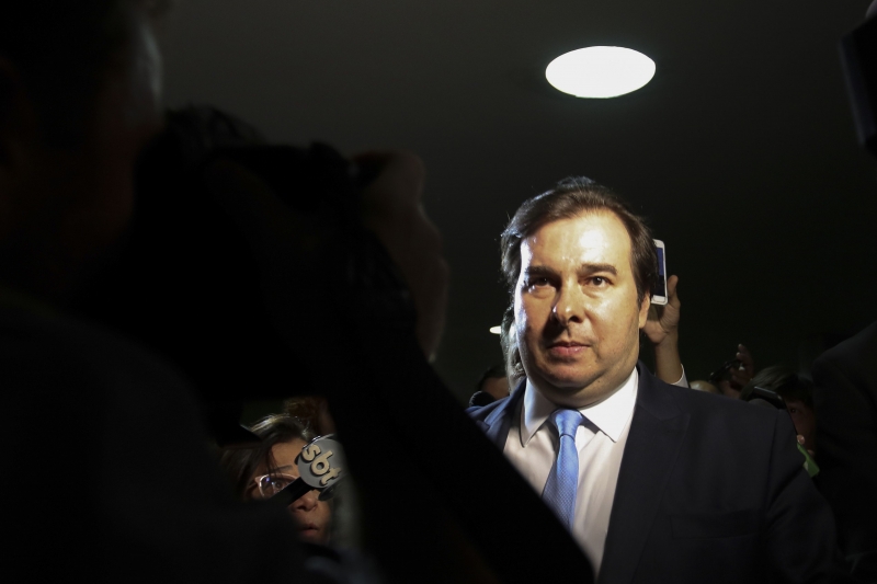 Segundo Maia, cabe ao governo brasileiro encontrar soluções para os problemas no próprio território