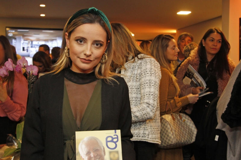 {'nm_midia_inter_thumb1':'https://www.jornaldocomercio.com/_midias/jpg/2019/07/16/206x137/1_mc160719_social_bins__23_-8785630.jpg', 'id_midia_tipo':'2', 'id_tetag_galer':'', 'id_midia':'5d2e64b8bec3f', 'cd_midia':8785630, 'ds_midia_link': 'https://www.jornaldocomercio.com/_midias/jpg/2019/07/16/mc160719_social_bins__23_-8785630.jpg', 'ds_midia': 'A estilista Bruna Drumm foi enfocada pela publicação', 'ds_midia_credi': 'MARIANA CARLESSO/JC', 'ds_midia_titlo': 'A estilista Bruna Drumm foi enfocada pela publicação', 'cd_tetag': '1', 'cd_midia_w': '800', 'cd_midia_h': '533', 'align': 'Left'}