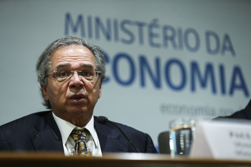 Durante palestra, ministro da Economia teceu críticas à oposição e à imprensa: "vai trabalhar, vagabundo"