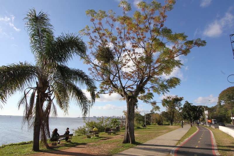 {'nm_midia_inter_thumb1':'https://www.jornaldocomercio.com/_midias/jpg/2019/07/17/206x137/1_mq170719_ibere066-8786315.jpg', 'id_midia_tipo':'2', 'id_tetag_galer':'', 'id_midia':'5d2f836e1ae08', 'cd_midia':8786315, 'ds_midia_link': 'https://www.jornaldocomercio.com/_midias/jpg/2019/07/17/mq170719_ibere066-8786315.jpg', 'ds_midia': 'Prainha do Iberê Camargo', 'ds_midia_credi': 'MARCO QUINTANA/JC', 'ds_midia_titlo': 'Prainha do Iberê Camargo', 'cd_tetag': '1', 'cd_midia_w': '800', 'cd_midia_h': '533', 'align': 'Left'}