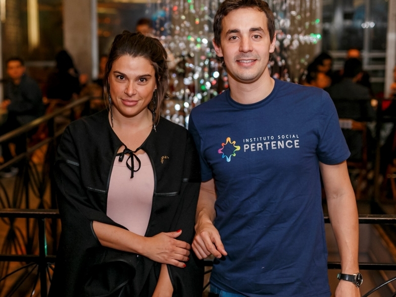 Shay Campani com Victor Freibe, do Instituto Social Pertence, na 3ª edição do projeto Temperos Especiais, no Rosário Resto Lounge