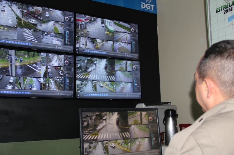 Central de monitoramento, instalada junto ao Batalhão de Polícia Militar, traz maior agilidade para a polícia