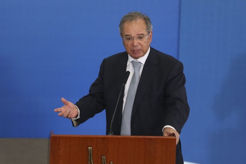 Ministro quer "desindexar, desvincular todas as despesas de todos os entes federativos"