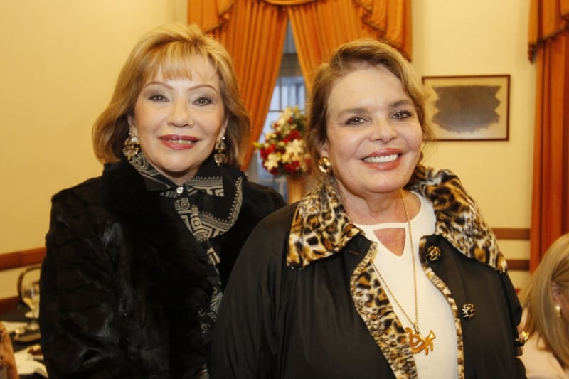 {'nm_midia_inter_thumb1':'https://www.jornaldocomercio.com/_midias/jpg/2019/07/24/206x137/1_mc240719_social__14_-8792042.jpg', 'id_midia_tipo':'2', 'id_tetag_galer':'', 'id_midia':'5d38e73d50ede', 'cd_midia':8792042, 'ds_midia_link': 'https://www.jornaldocomercio.com/_midias/jpg/2019/07/24/mc240719_social__14_-8792042.jpg', 'ds_midia': 'Dulce Erdos e Silvia Opitz no chá de aniversário ', 'ds_midia_credi': 'MARIANA CARLESSO/JC', 'ds_midia_titlo': 'Dulce Erdos e Silvia Opitz no chá de aniversário ', 'cd_tetag': '1', 'cd_midia_w': '800', 'cd_midia_h': '533', 'align': 'Left'}