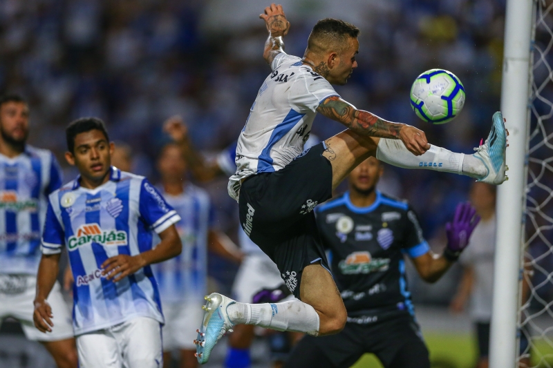 Grêmio arranca um empate com gosto amargo em Maceió