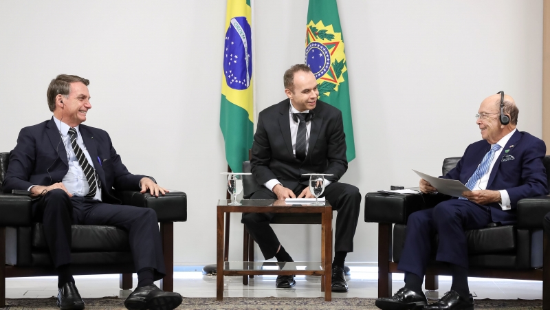 Bolsonaro (e) recebeu nesta quarta-feira (31) o secretário de Comércio dos Estados Unidos, Wilbur Ross