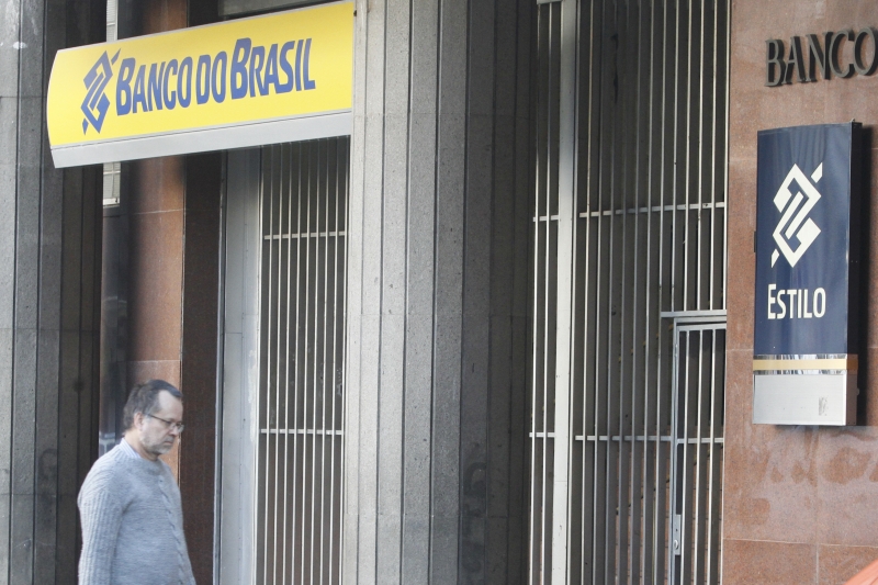 Banco do Brasil, Banrisul, Bradesco, Caixa, Itaú e Santander vão abrir 261 agências até as 20h 