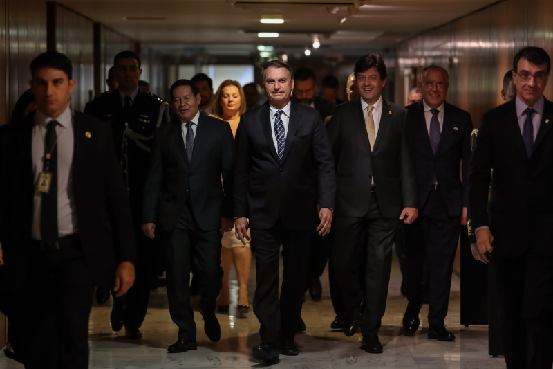Em cerimônia no Palácio do Planalto, Bolsonaro apresentou o programa Médicos pelo Brasil