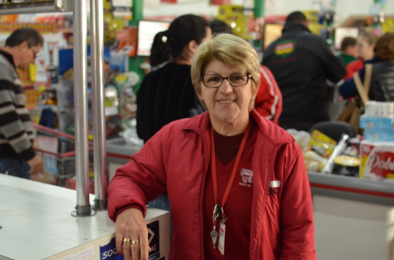 Shirley é a fiscal de caixa mais antiga do estabelecimento, com 27 anos de casa