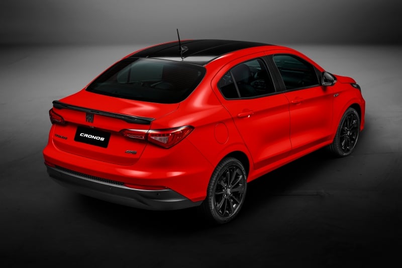 Exterior exibe componentes com acabamento preto; teto bicolor é opcional